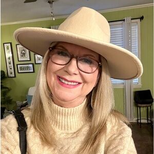 Meet your Posher, Brenda
